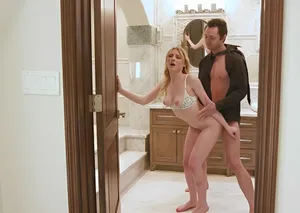 Tôi chỉ muốn ngủ nhờ nhà em thư ký thôi, nhưng em ấy cứ…