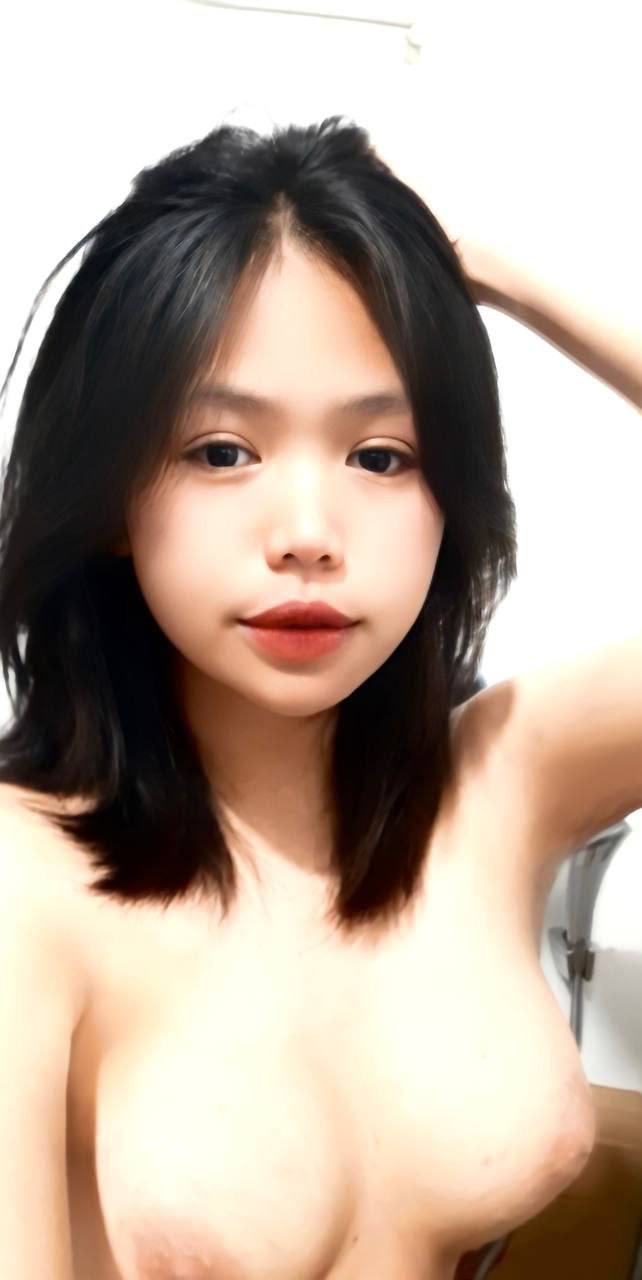 Em gái mới lớn banh lồn cho anh trai địt