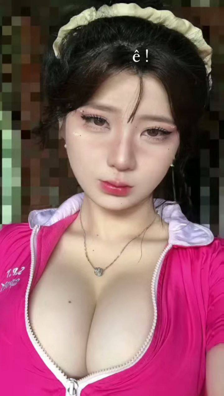 Bạn học cũ bị chịch và xuất tinh vào lồn