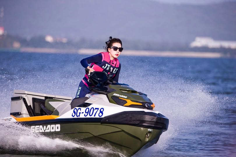 Anh họ buồi to bắn tinh ngập bướm em gái dâm dục